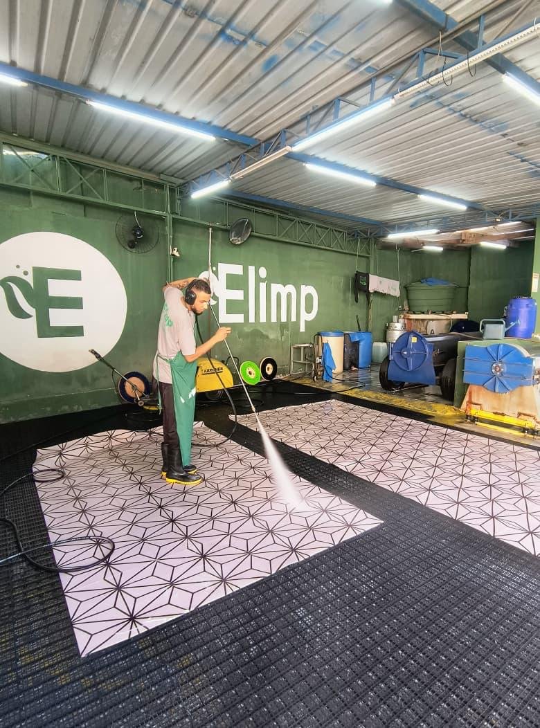 Tapete enrolado após higienização ELIMP